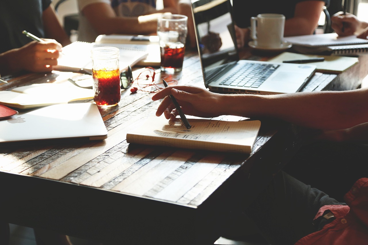 AI Meeting Assistants 2026: Best Tools for Notes, Follow-Ups, and Workflow Fit