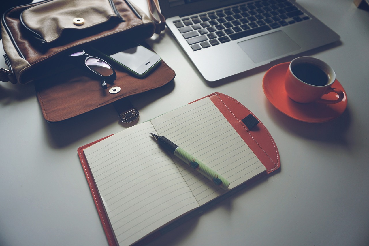 Best AI Writing Tools Comparison 2026: Features, Workflow Fit, and Real-World Tradeoffs
