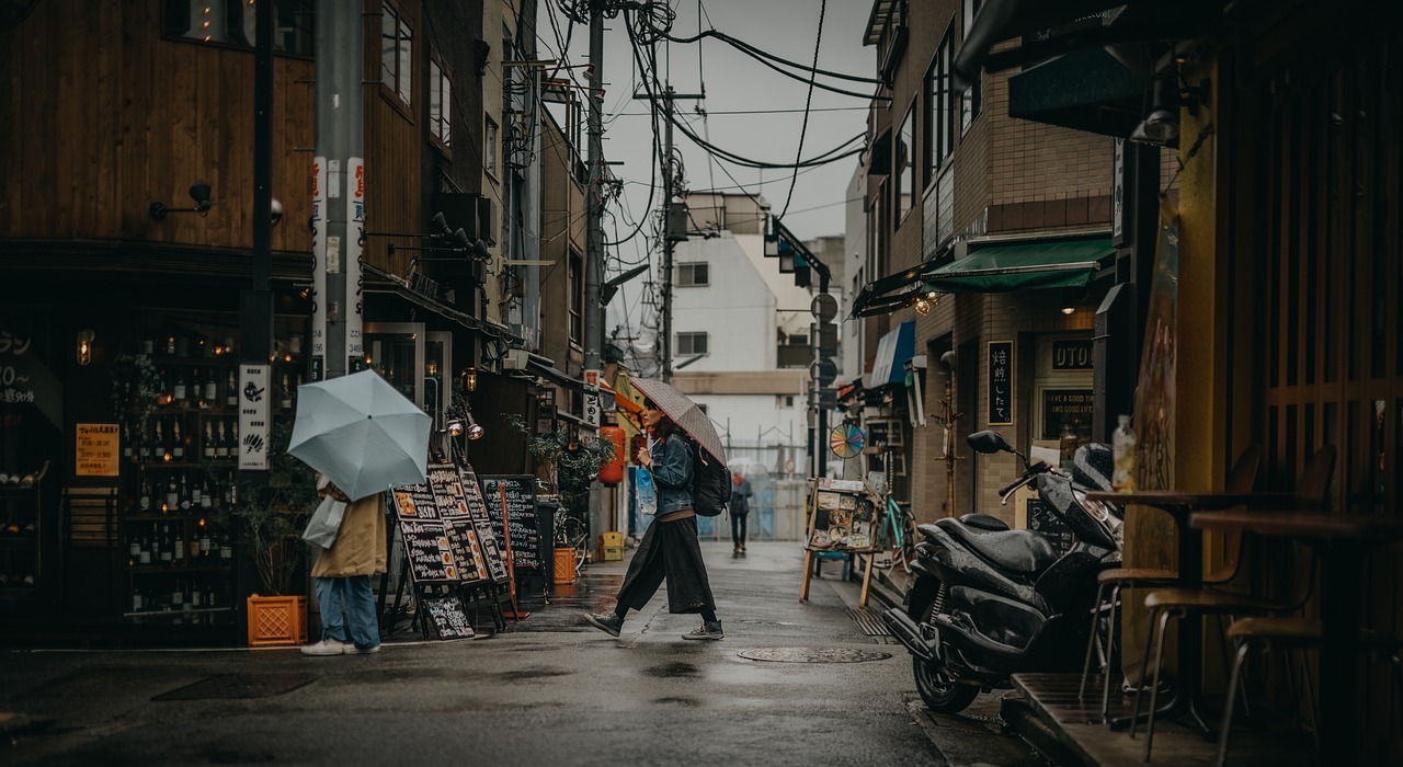 Tokyo vs Kyoto for First-Time Japan Travelers: How to Choose the Right Itinerary in 2026