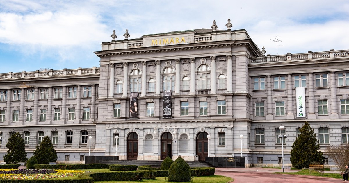 European museum gallery for a museum pass value guide.